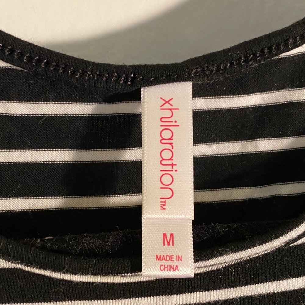 Striped Crop Top - Picture 3 of 4